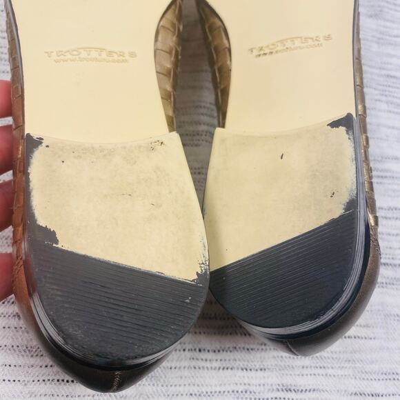 Trotter s Gold Woven Loafers Flats Size 5 Quiet Luxury Metallic Classic - Picture 6 of 7